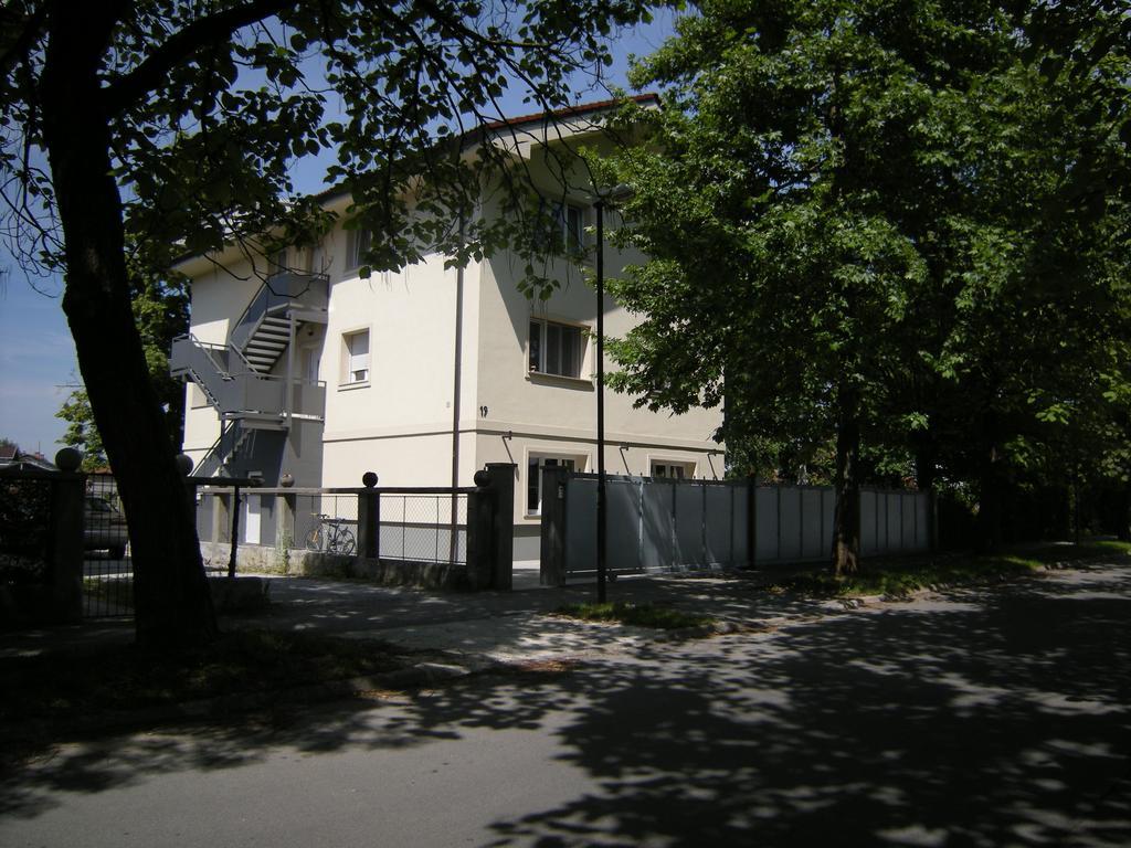 Vila Ema Apartments And Rooms Любляна Экстерьер фото